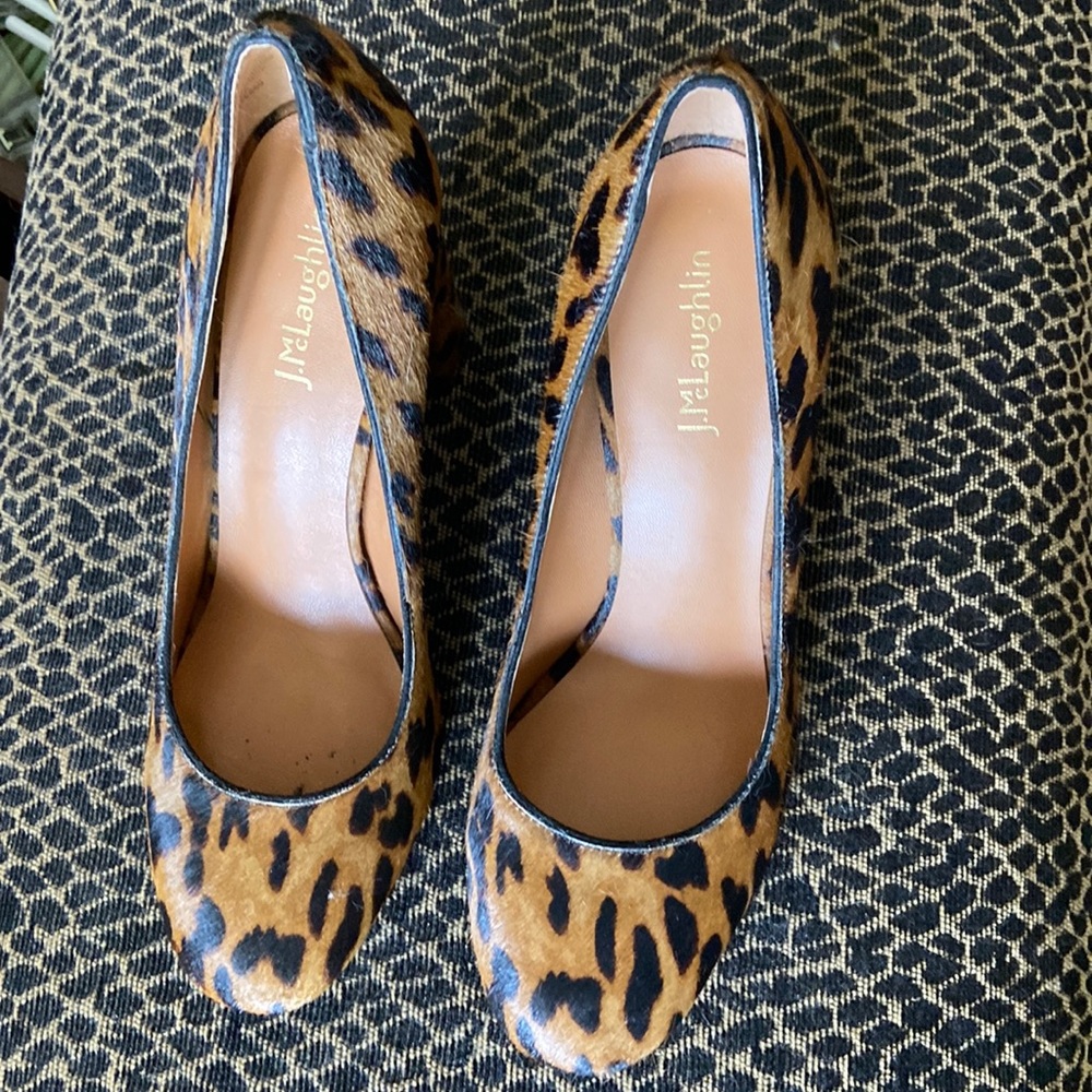 J McLaughlin leopard pumps: sz 8.5. Toe to heel: 9 inches.